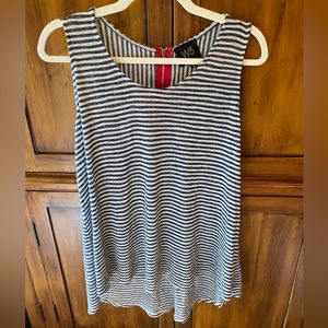 W5 sleeveless top, Size M. EUC